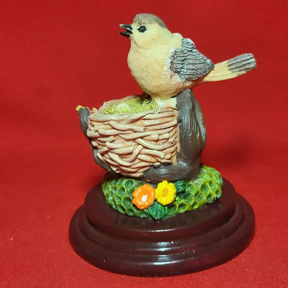 VTG Polystone Bird Perched on Nest of Eggs Figurine Home Decor